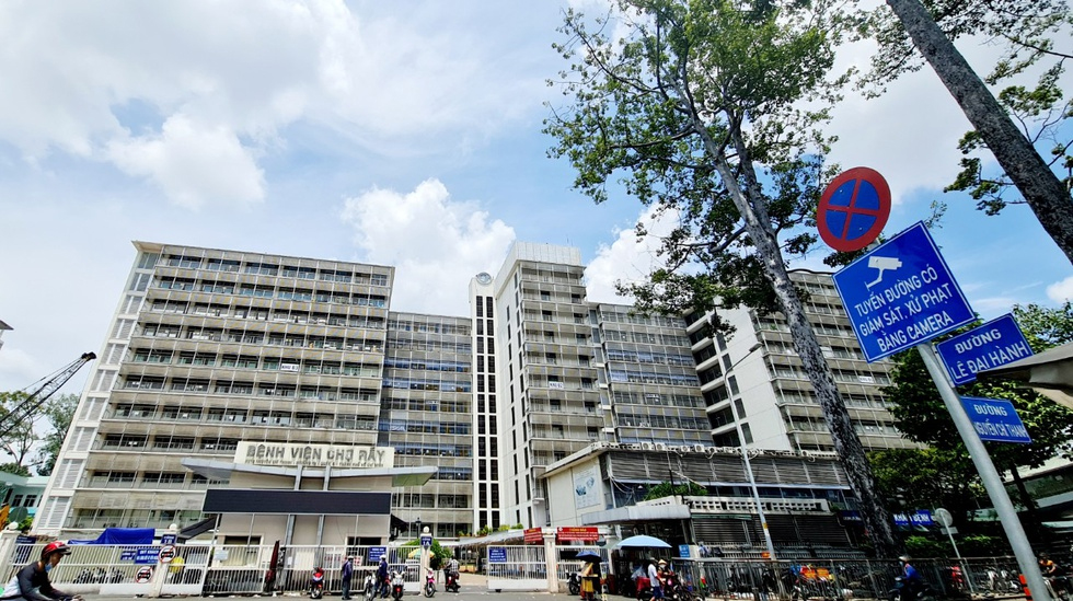 Bệnh viện Chợ Rẫy ở quận 5 là địa chỉ uy tín chữa thoái hóa cột sống ở TPHCM